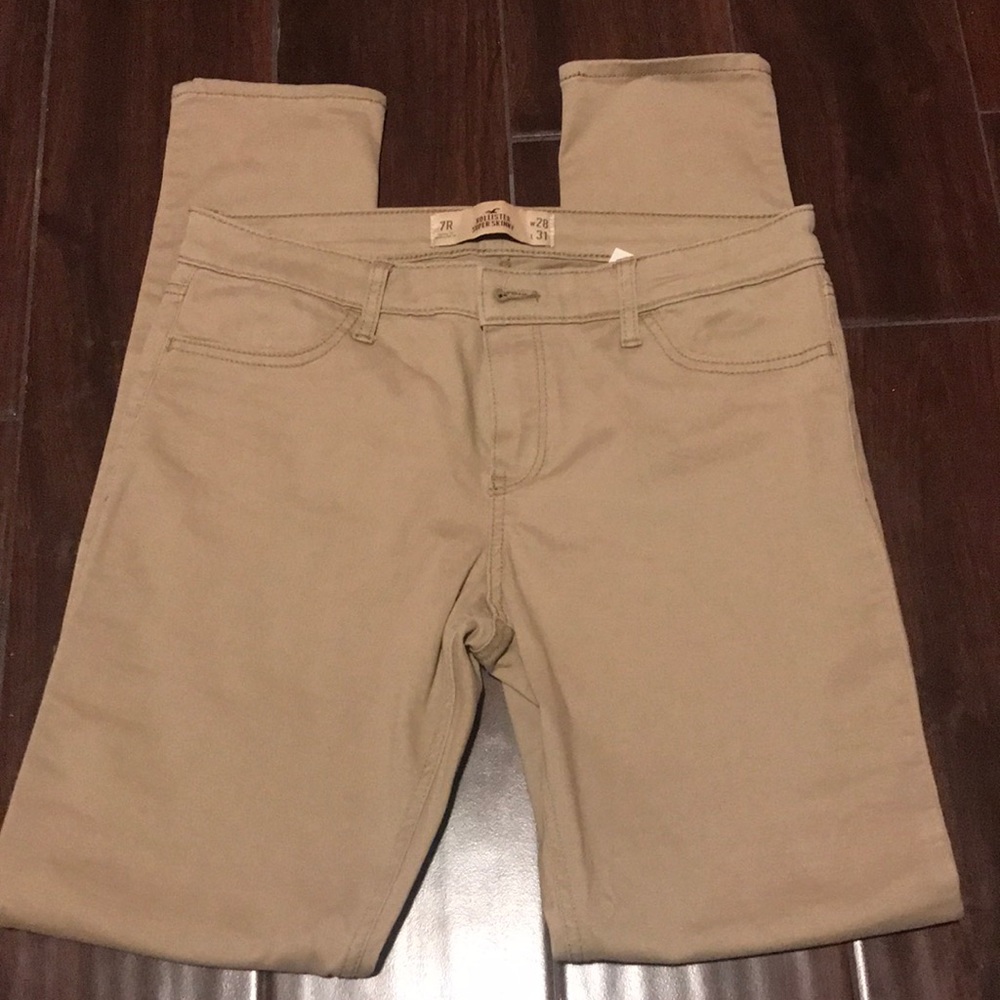 NWOT Hollister khakis size 7!